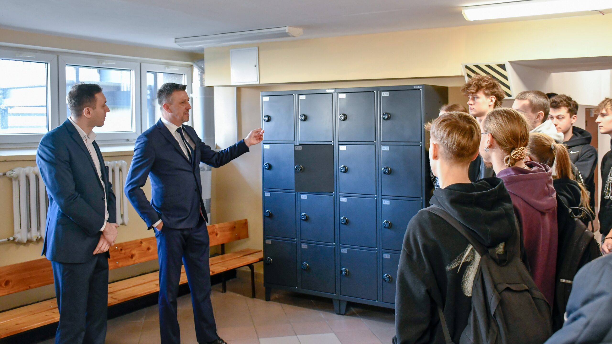 ECHO Locks have been installed at a Secondary School in Poland. Working in partnership with MALOW, the smart locker solution means students can securely open lockers with their smartphones.